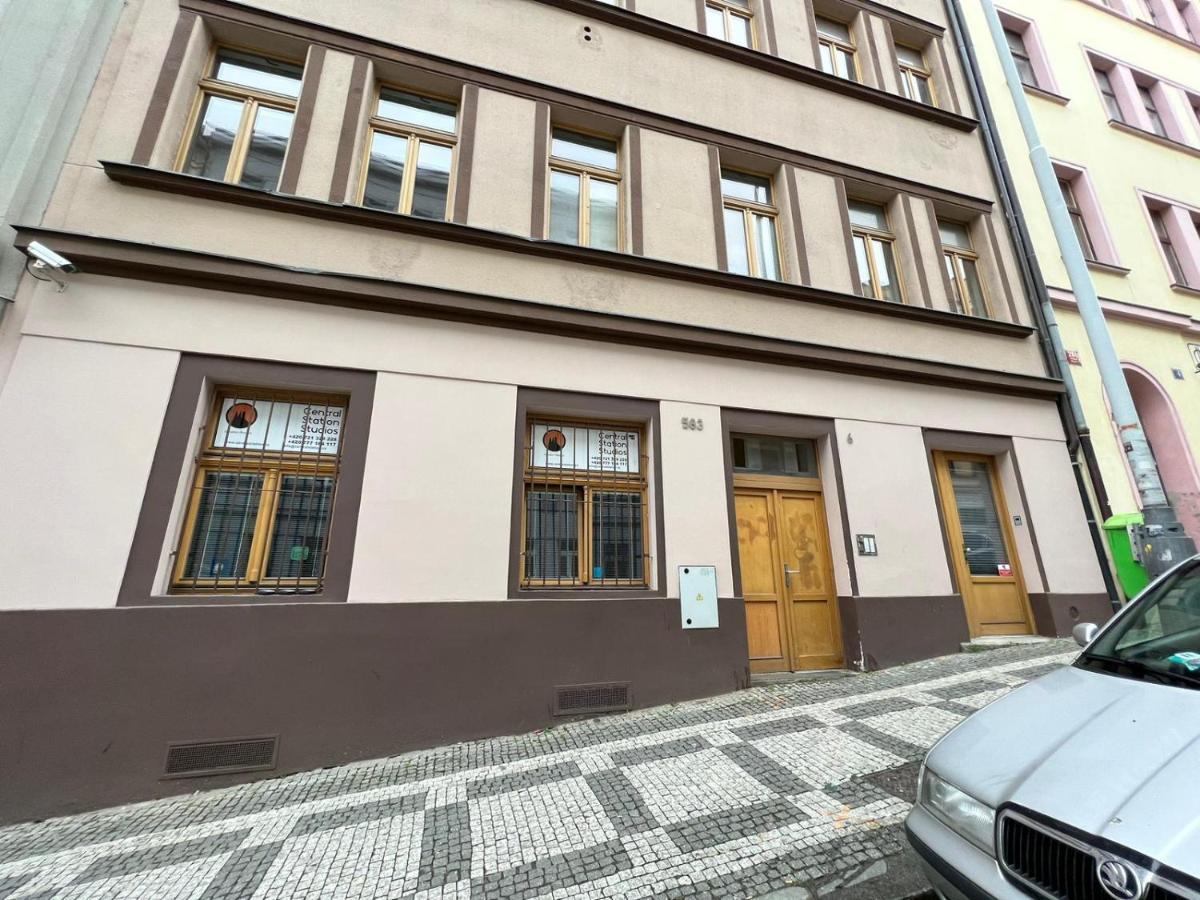 Central Studios Praha Bagian luar foto